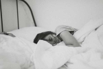 oversleeping, oversleeping headache, 6 dangerous side effects of oversleeping, Migraine