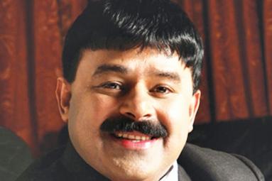 Indian philanthropist gives Rs 10 lakh to compatriot living on terrace in UAE! Indian philanthropist gives Rs 10 lakh to compatriot living on terrace in UAE!