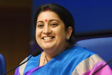 DeepVeer Wedding: Even Smriti Irani Worn out Waiting for Couple's Photo