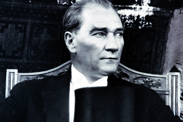 Mustafa Kemal Atatürk},{Mustafa Kemal Atatürk