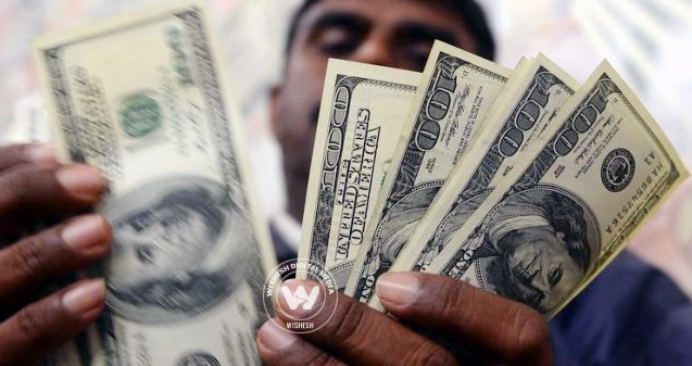 Crashing rupee hits common men},{Crashing rupee hits common men