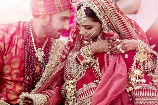 Deepika, Ranveer's Inside Nuptial Photos Set Social Media on Thrill