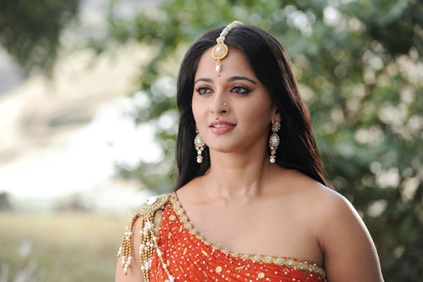 Rudhramadevi, Naanum Rowdy Dhaan release on Herotalkies.com},{Rudhramadevi, Naanum Rowdy Dhaan release on Herotalkies.com
