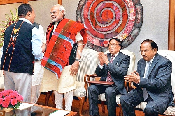 Peace pact finally inked between India, NSCN},{Peace pact finally inked between India, NSCN