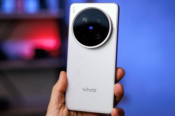 Vivo X300 Ultra and Vivo X300 FE to be Launched Vivo X300 Ultra and Vivo X300 FE to be Launched
