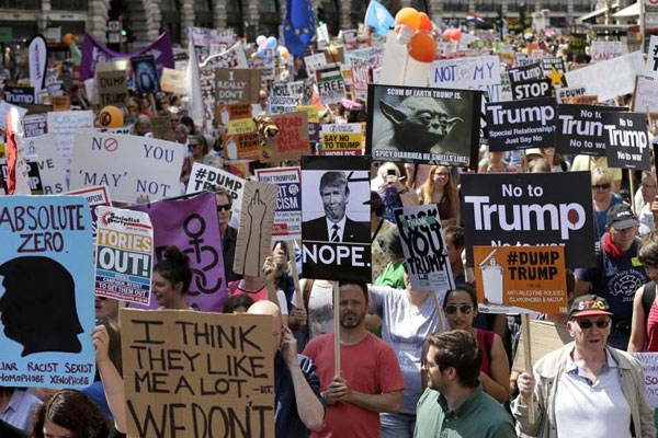 Hundreds Gather in Scottish City for Anti-Trump Protests