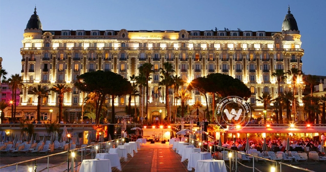 World's biggest hotel burglary in Cannes},{World's biggest hotel burglary in Cannes