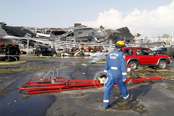 North Carolina ripped by tornado, 13 injured},{North Carolina ripped by tornado, 13 injured